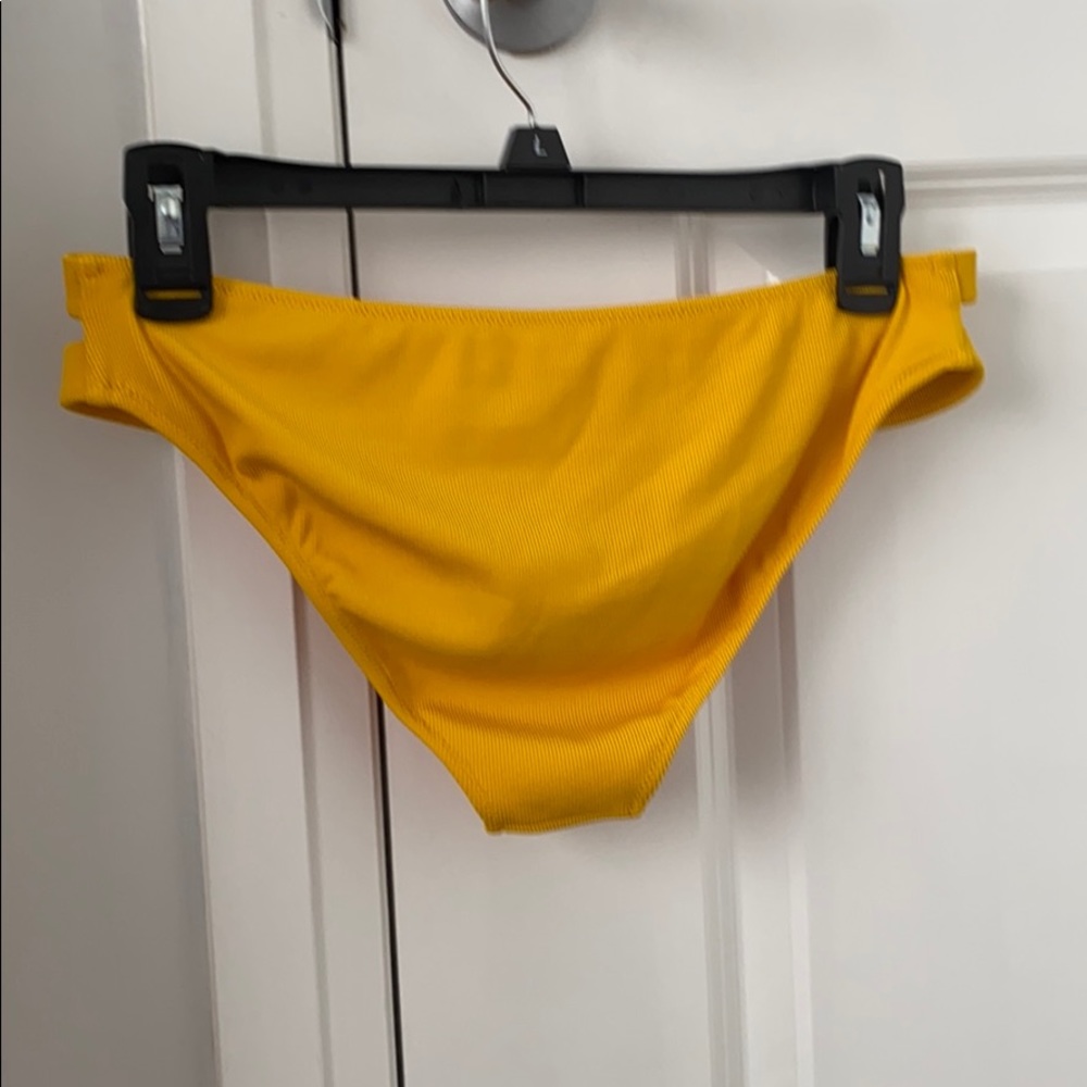 Mustard bikini set - Picture 12 of 13